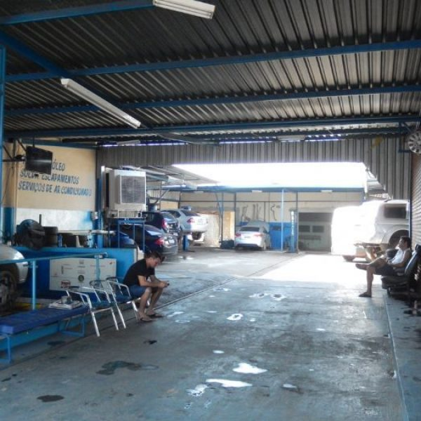 Estrutura interna da Serrana Centro Automotivo em Palmas.
