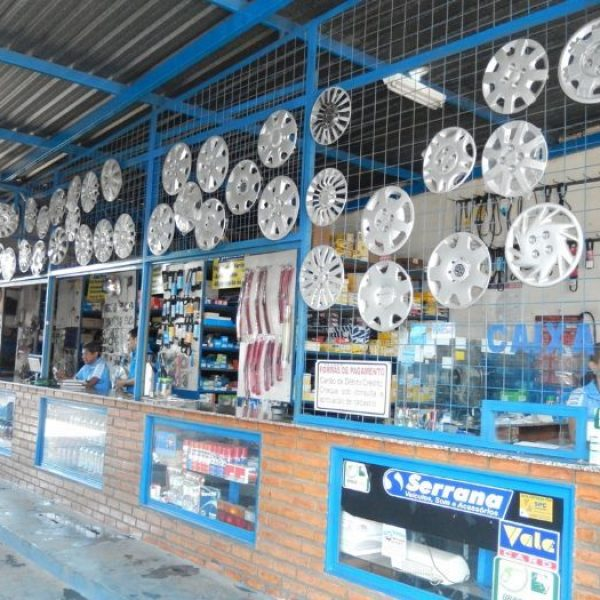 Variedade de rodas e acessórios automotivos na Serrana Centro Automotivo Palmas.